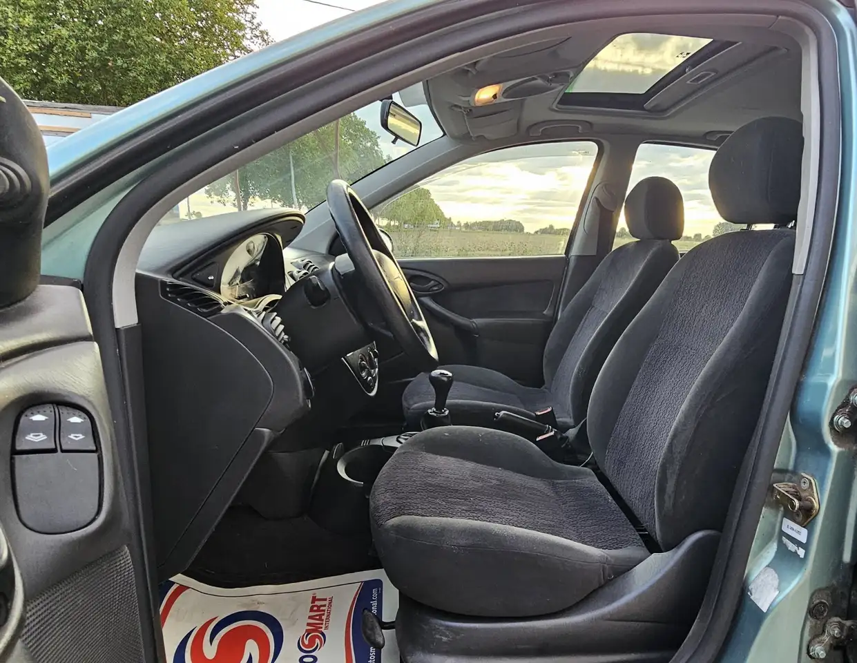 Ford Focus 1.4i Ambiente Anniversary - Toit ouvrant, foto 9
