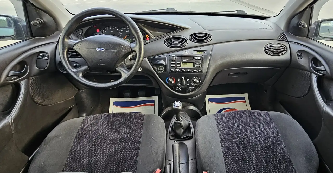 Ford Focus 1.4i Ambiente Anniversary - Toit ouvrant, foto 12