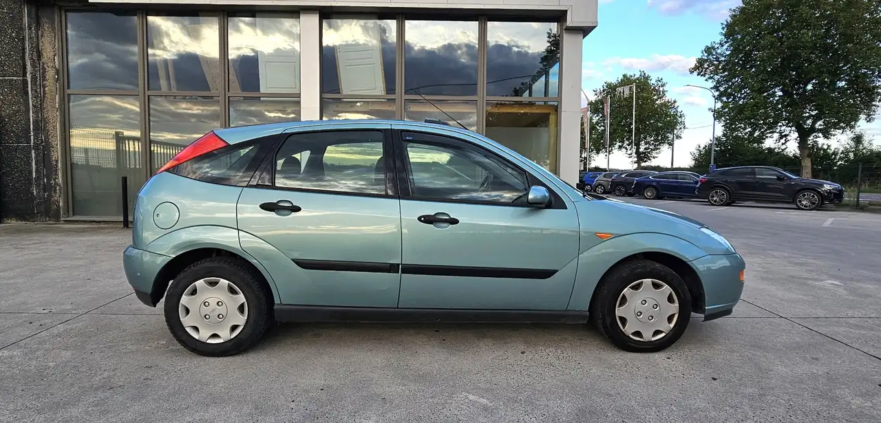 Ford Focus 1.4i Ambiente Anniversary - Toit ouvrant, foto 8