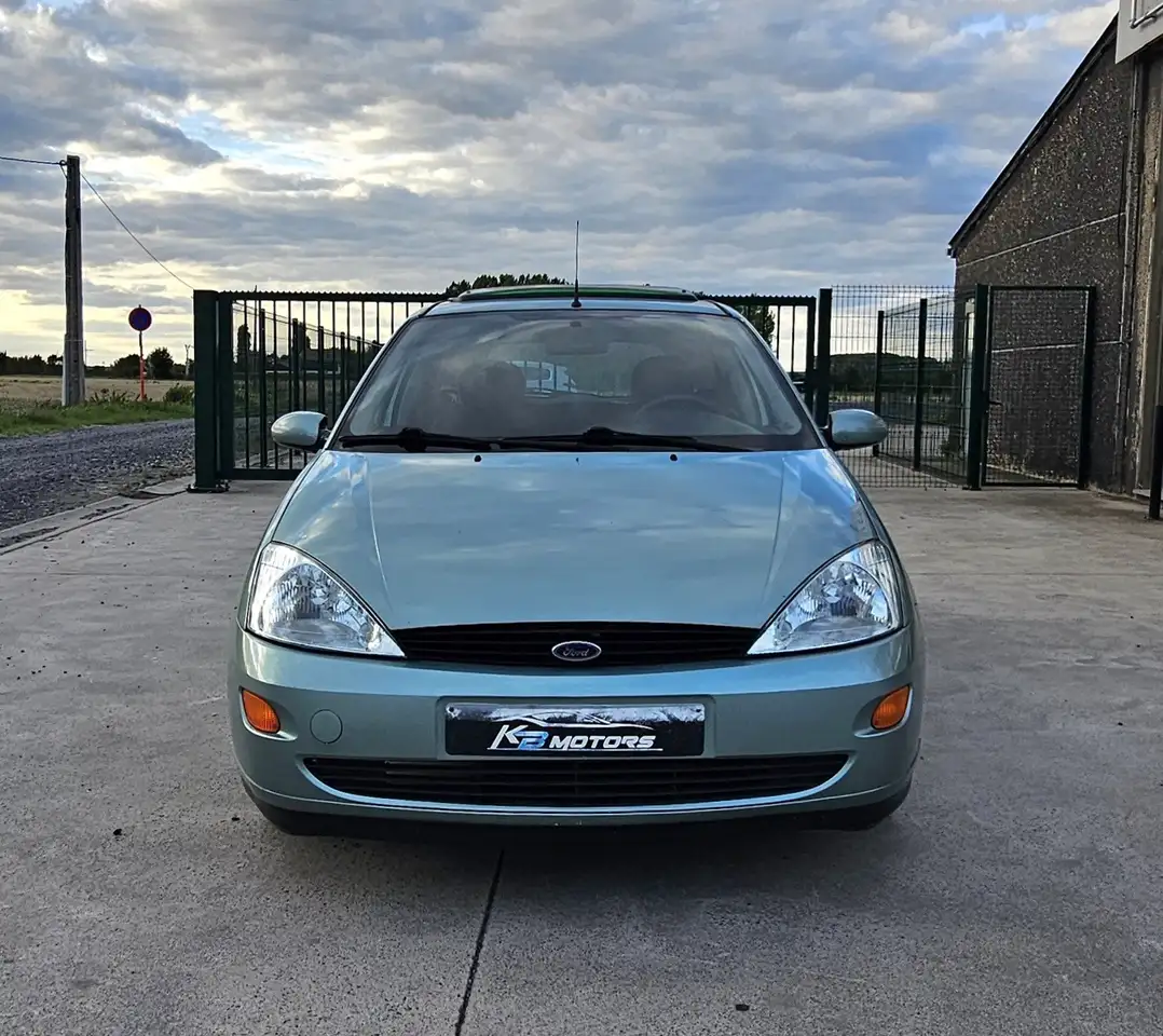 Ford Focus 1.4i Ambiente Anniversary - Toit ouvrant, foto 2