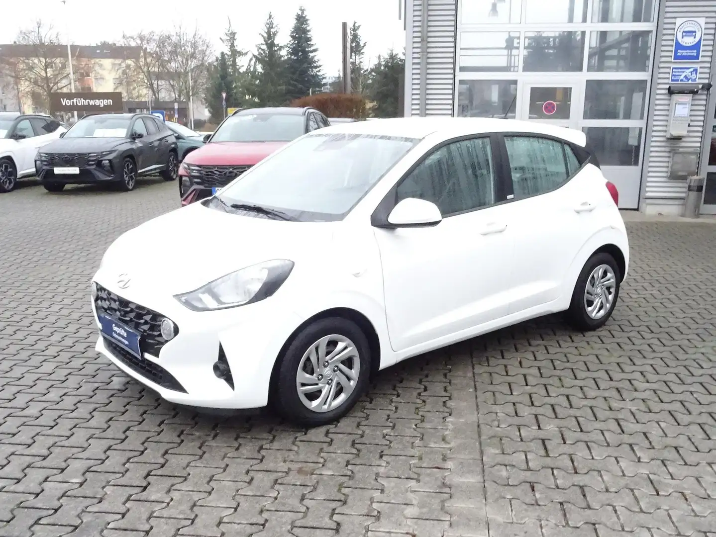 Hyundai i10 1.0 Select Klima SHZ LKHZ PDC hinten Servo WKR Weiß - 1