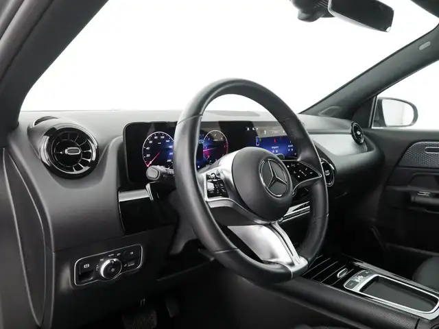 Mercedes-Benz Gla view 11