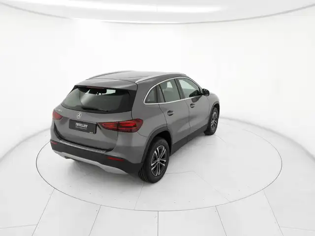 Mercedes-Benz Gla view 3