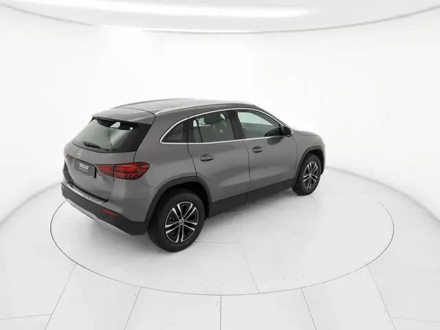 Mercedes-Benz Gla view 4
