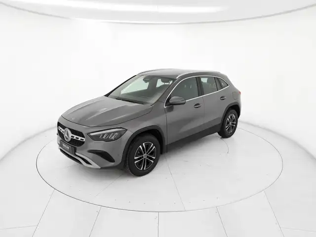 Mercedes-Benz Gla view 2