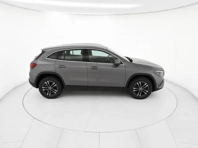Mercedes-Benz Gla view 5