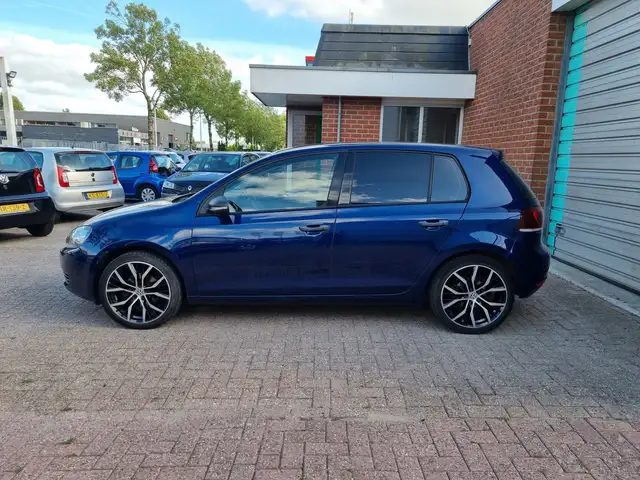 Volkswagen Golf view 4
