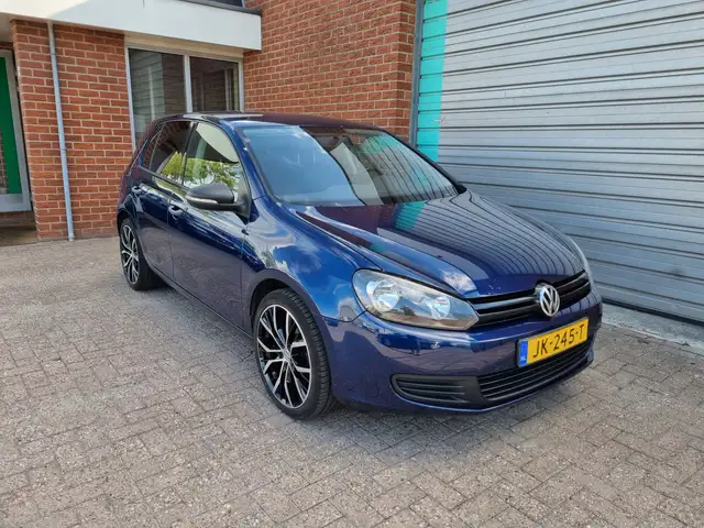 Volkswagen Golf view 2