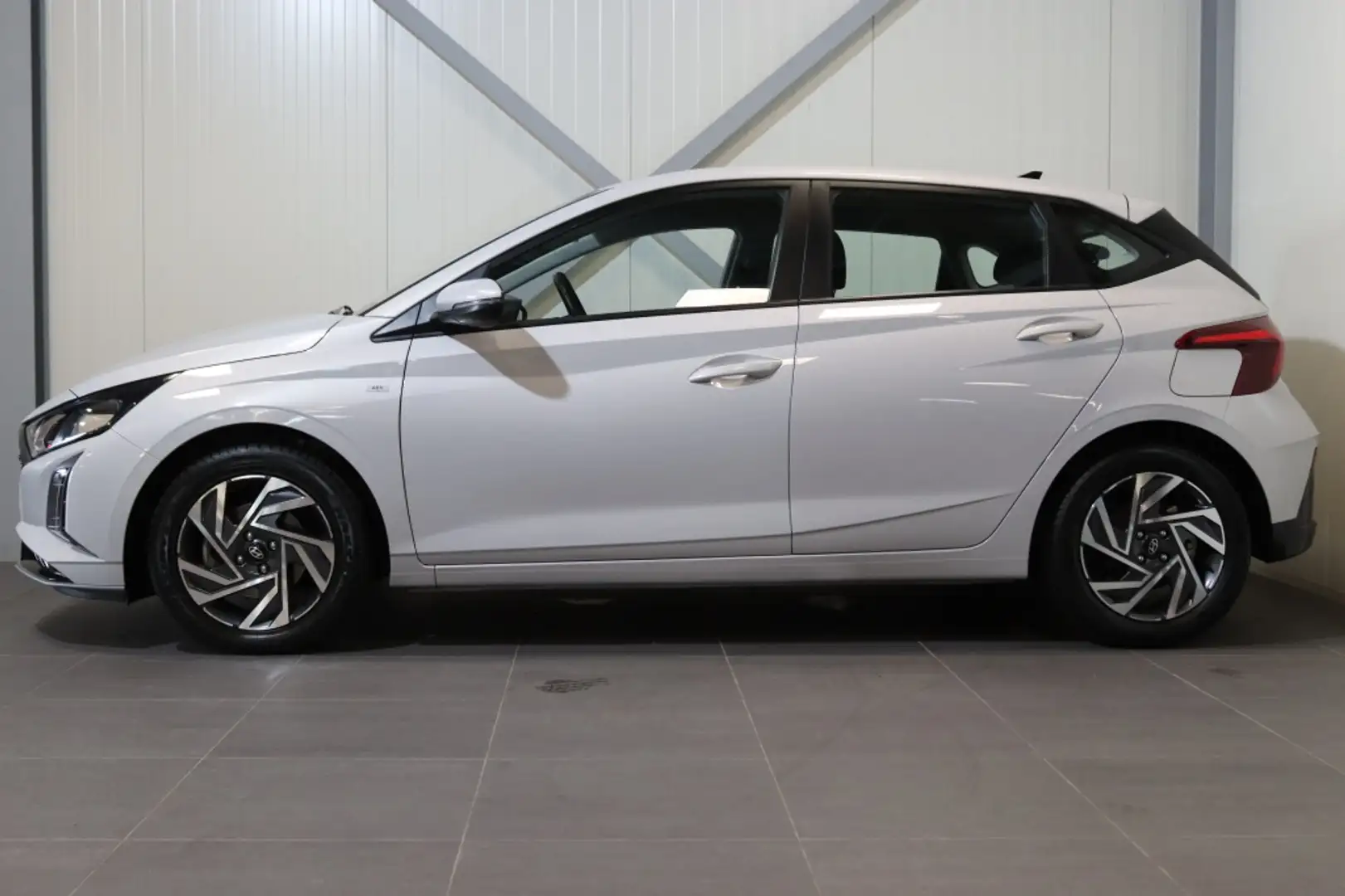 Hyundai i20 1.0 T-GDI Comfort Smart Navi|PDC|Camera| Rijklaar Grijs - 2