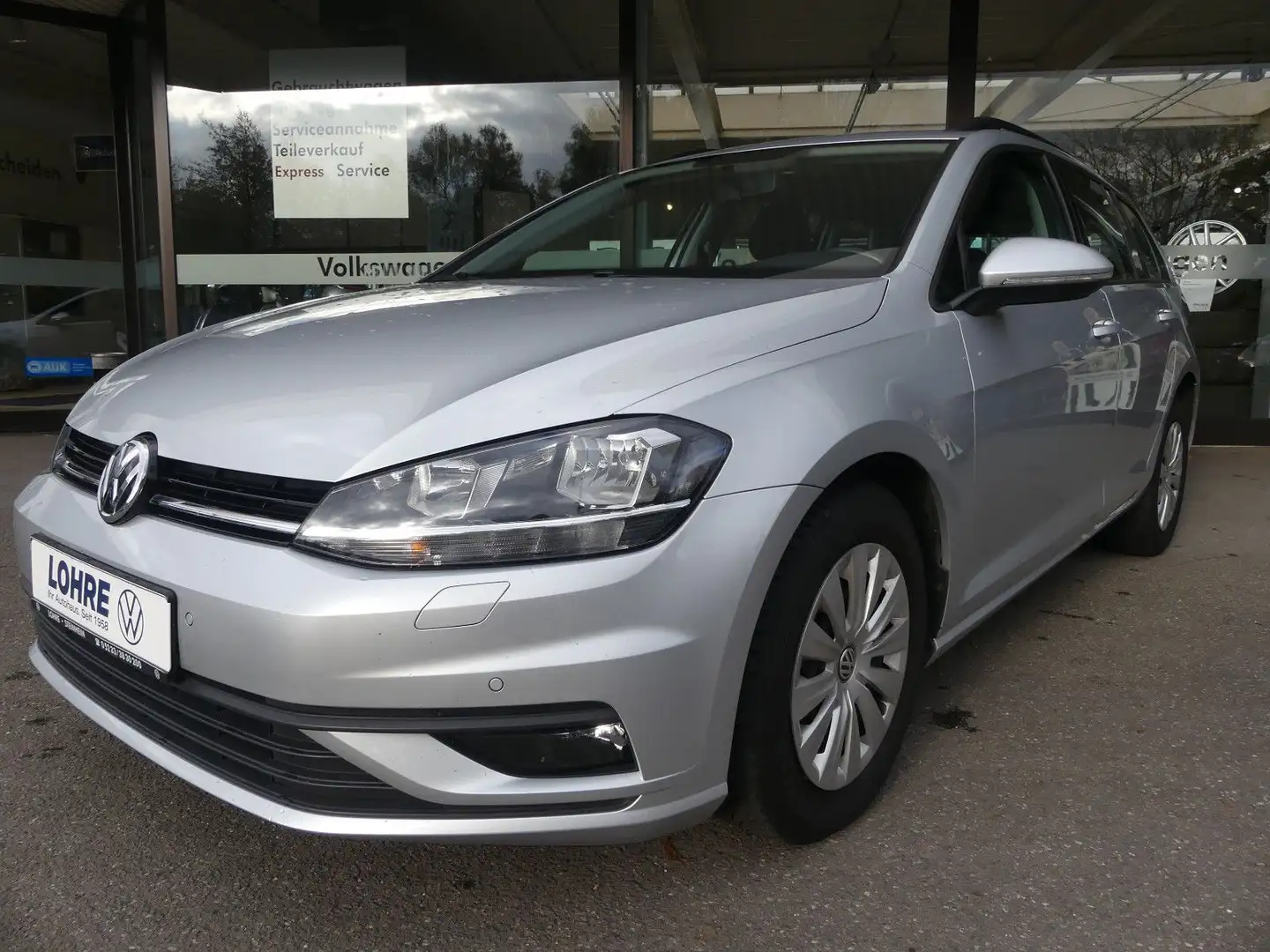 Volkswagen Golf 1.0 TSI VII Variant Trendline Silber - 1