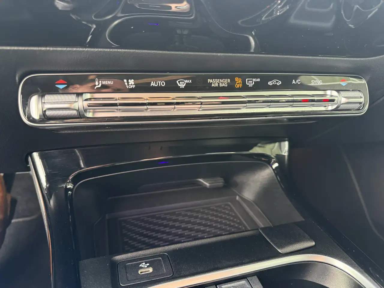 Mercedes-Benz CLA снимка Mercedes-Benz CLA