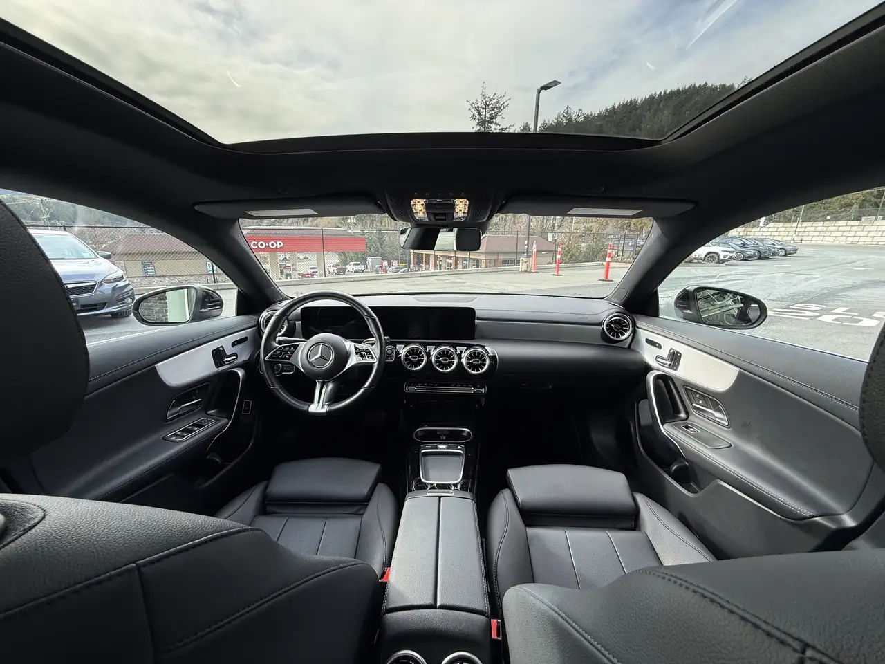 Mercedes-Benz CLA снимка Mercedes-Benz CLA