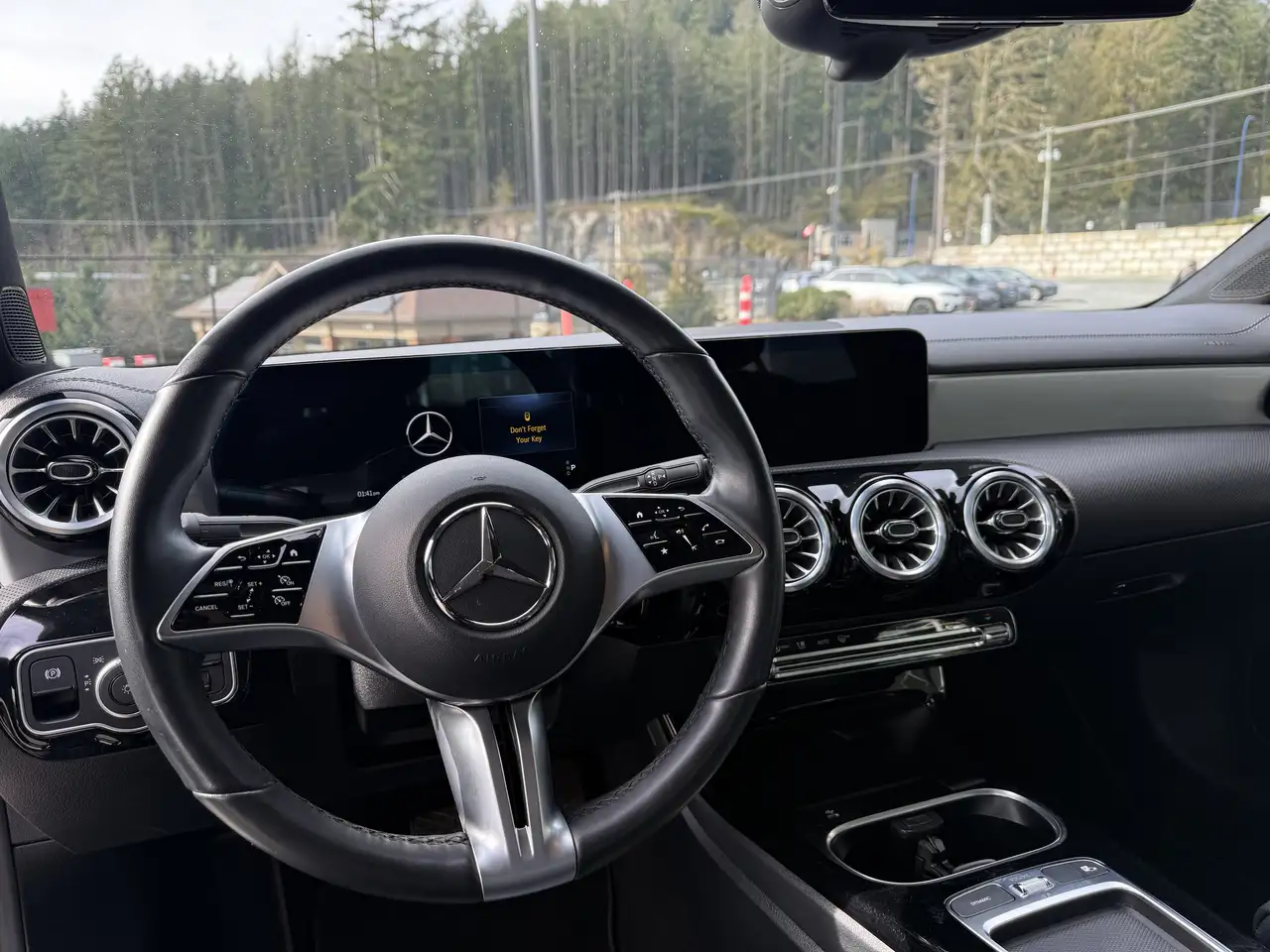 Mercedes-Benz CLA снимка Mercedes-Benz CLA