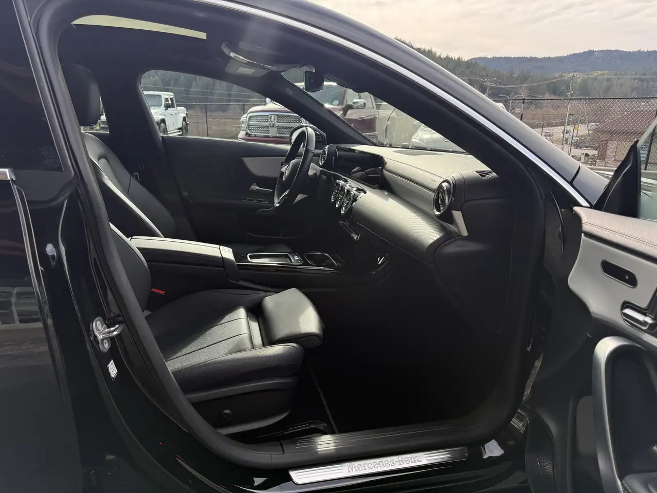Mercedes-Benz CLA снимка Mercedes-Benz CLA