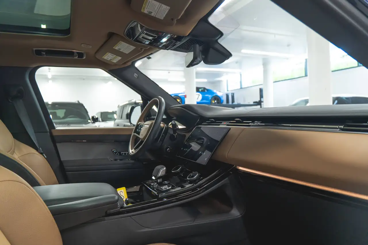 Land Rover Range Rover Sport photo Land Rover Range Rover Sport