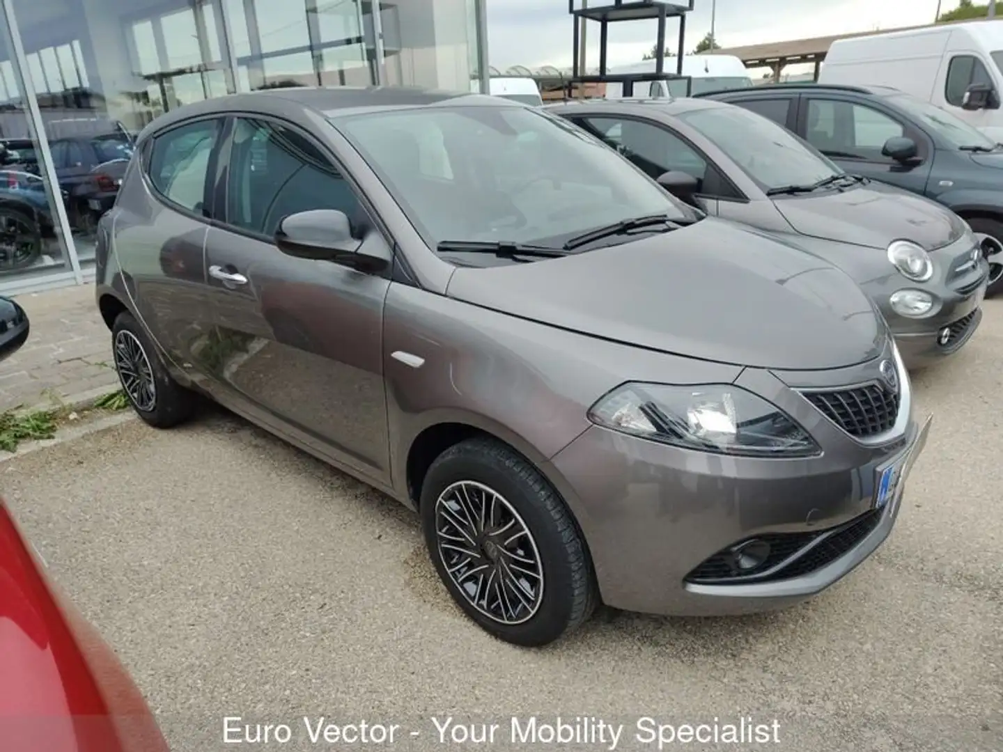 Lancia Ypsilon 0.9 TwinAir 5 porte Metano Ecochic Gold Grigio - 1