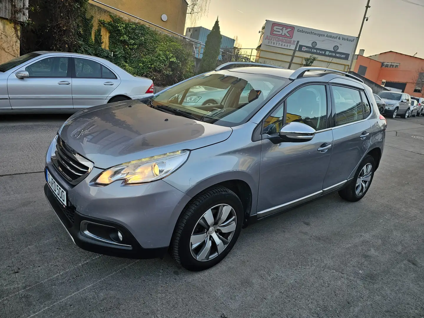 Peugeot 2008 Allure Grau - 1