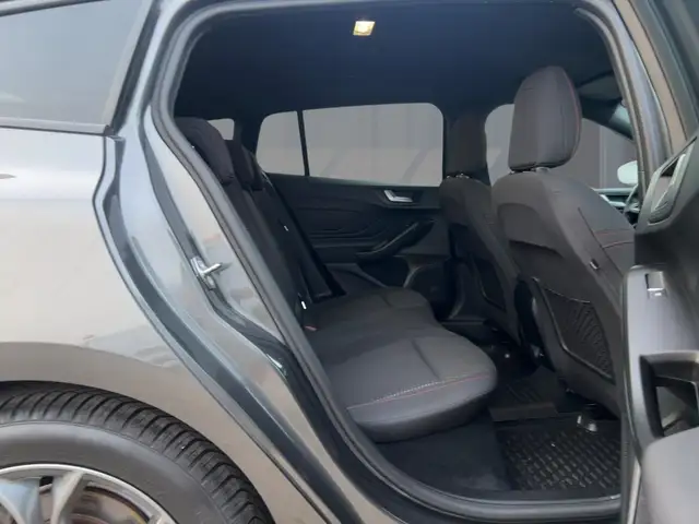 Ford Focus view 9