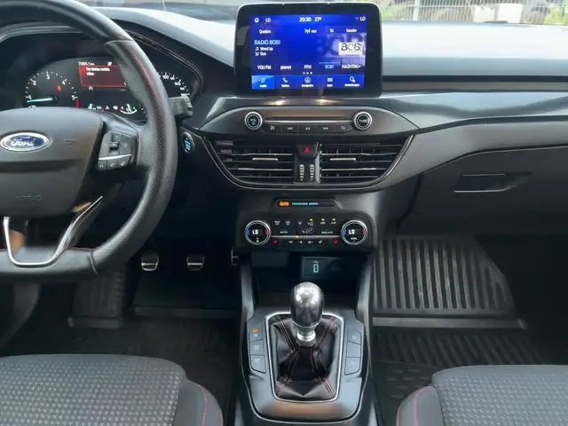 Ford Focus view 12