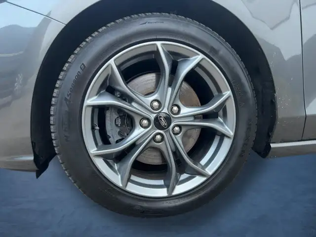 Ford Focus view 23