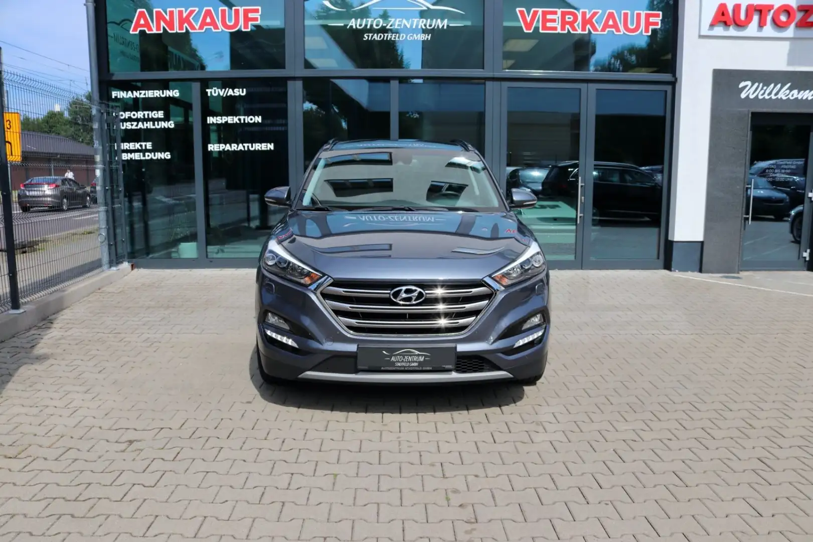 Hyundai TUCSON Premium 4WD Pano SHZ Navi Klima Kamera Gris - 2