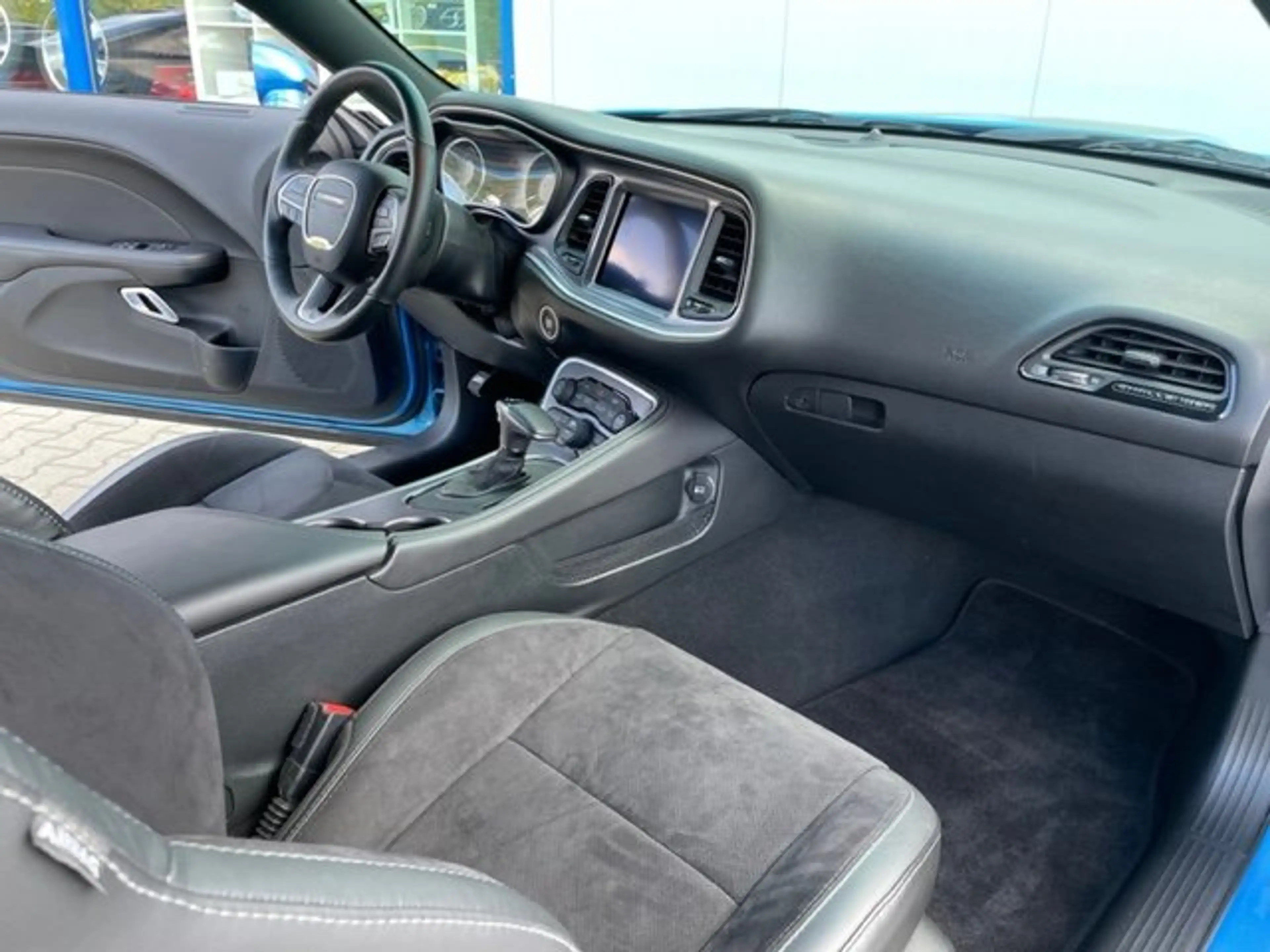 Dodge Challenger 5.7L V8 mit Luxury +SRT Paket Schiebedach — photo 7