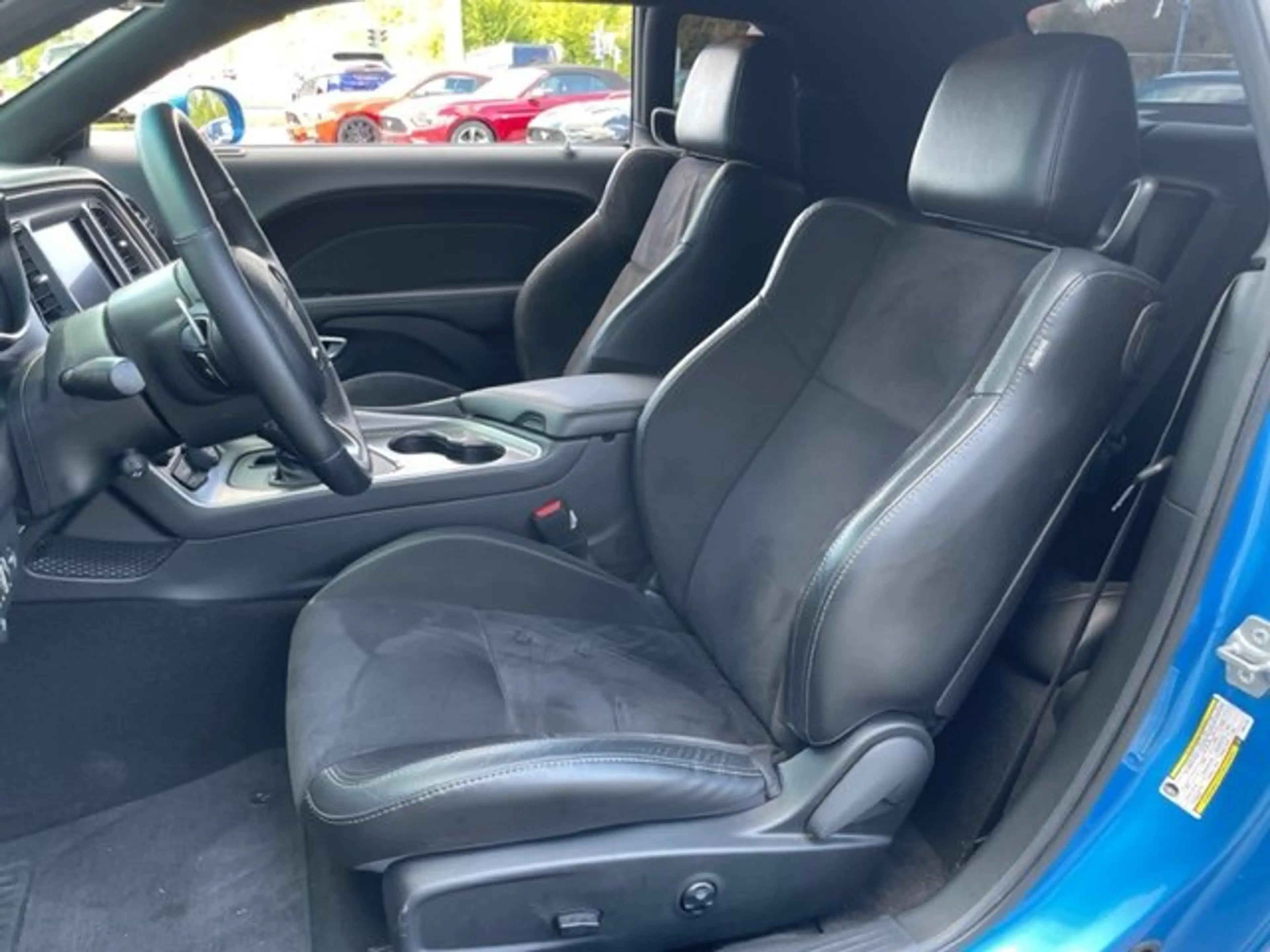 Dodge Challenger 5.7L V8 mit Luxury +SRT Paket Schiebedach — photo 4