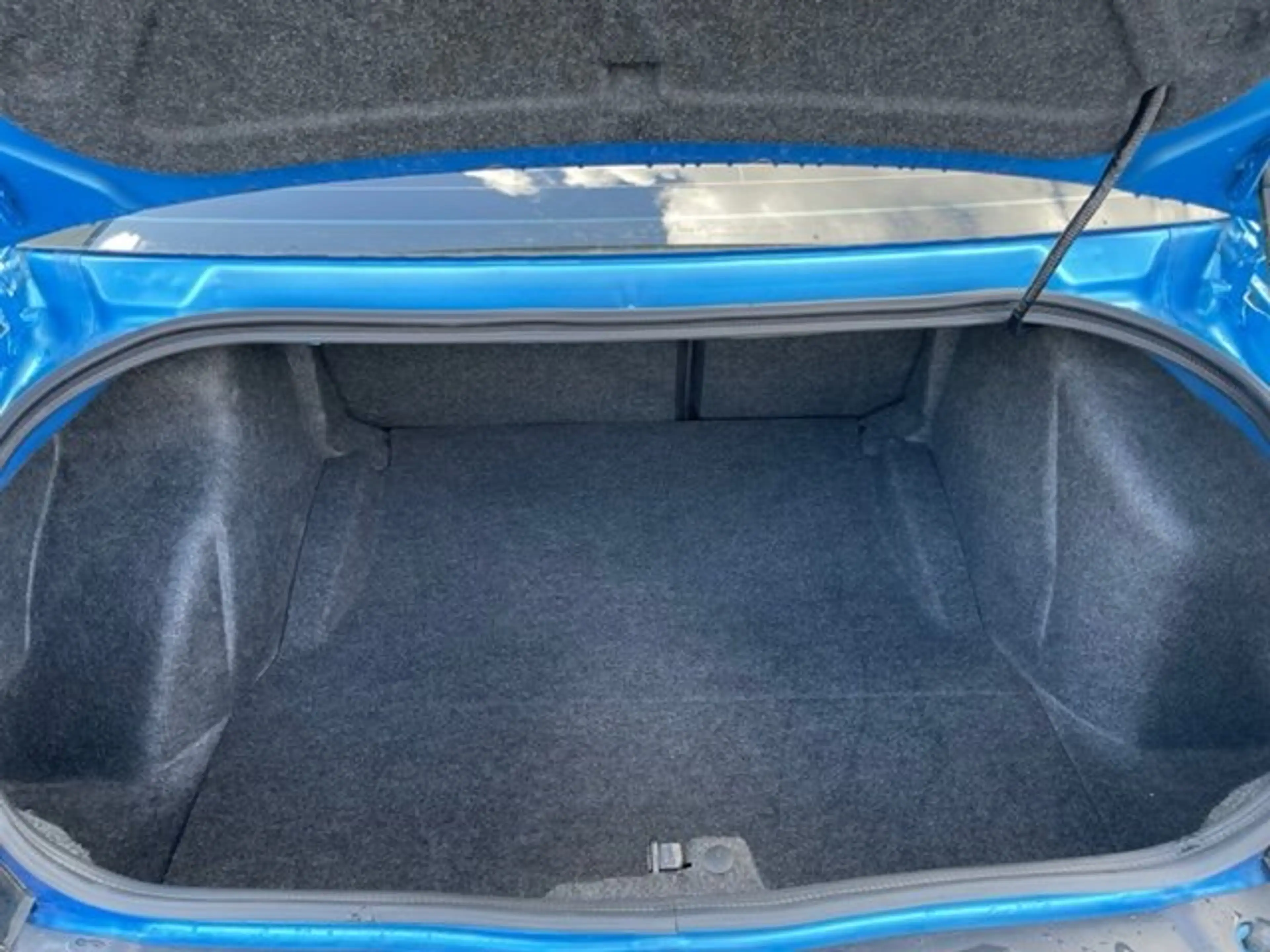 Dodge Challenger 5.7L V8 mit Luxury +SRT Paket Schiebedach — photo 15