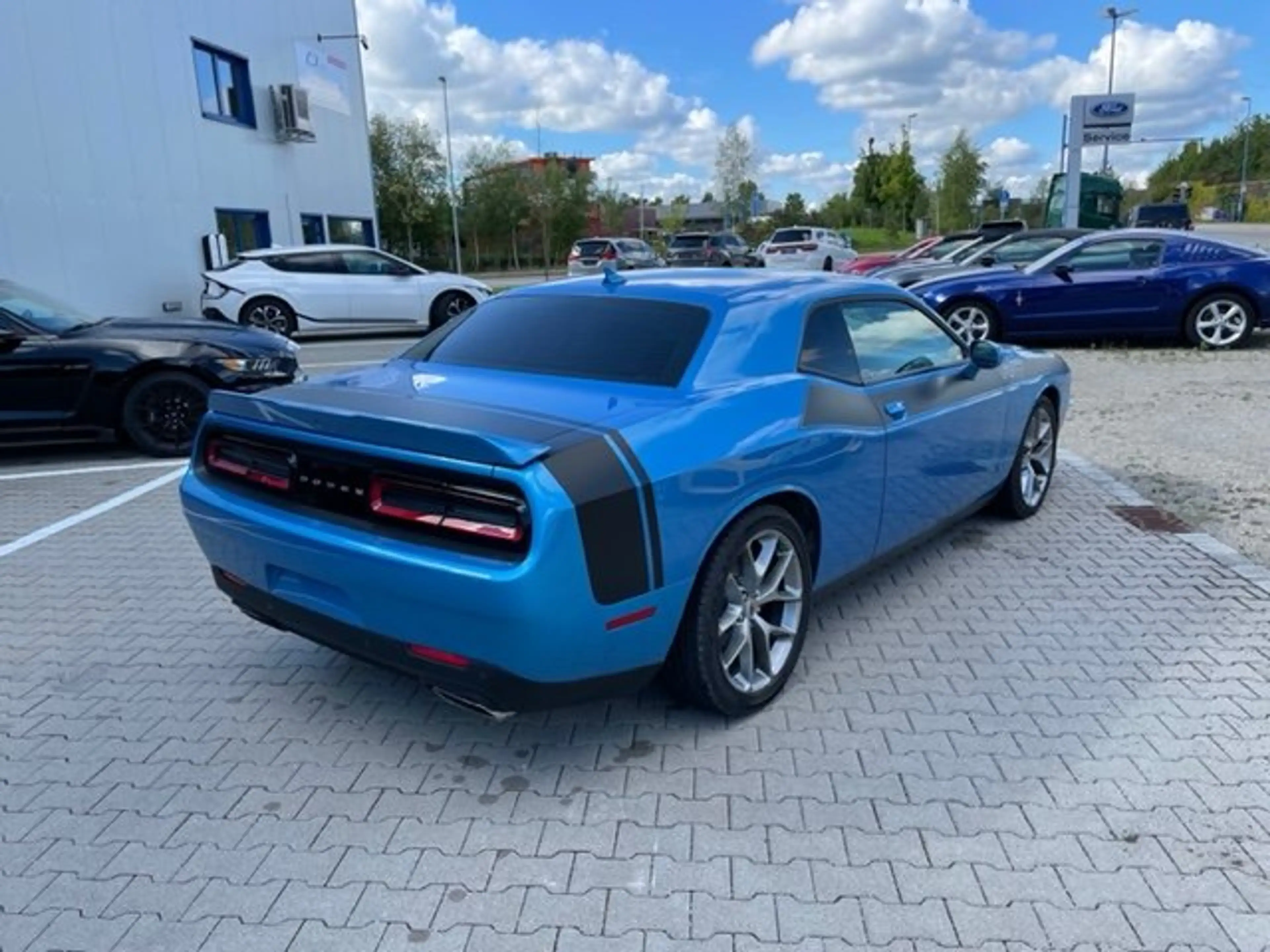 Dodge Challenger 5.7L V8 mit Luxury +SRT Paket Schiebedach — photo 10