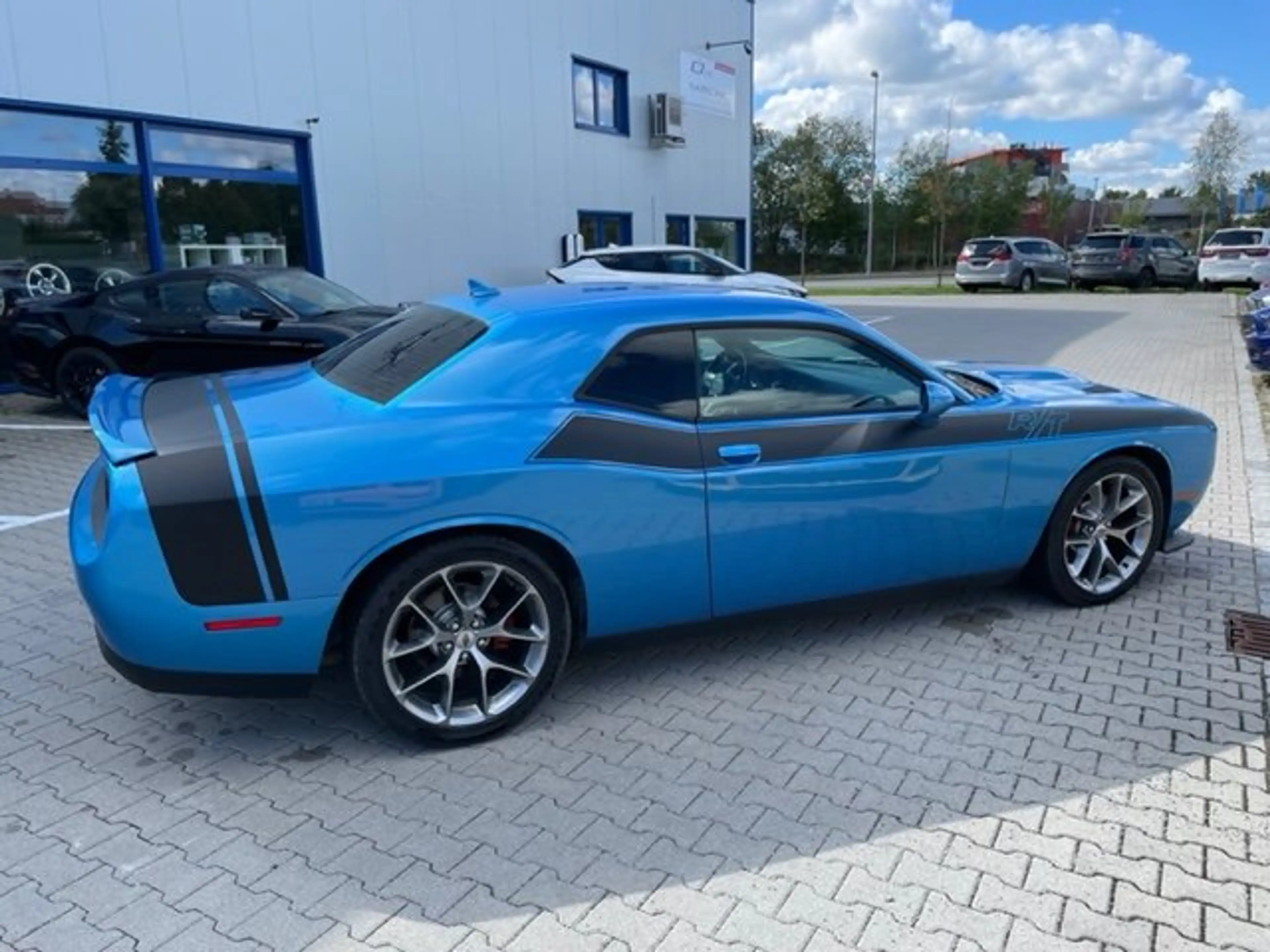Dodge Challenger 5.7L V8 mit Luxury +SRT Paket Schiebedach — photo 11