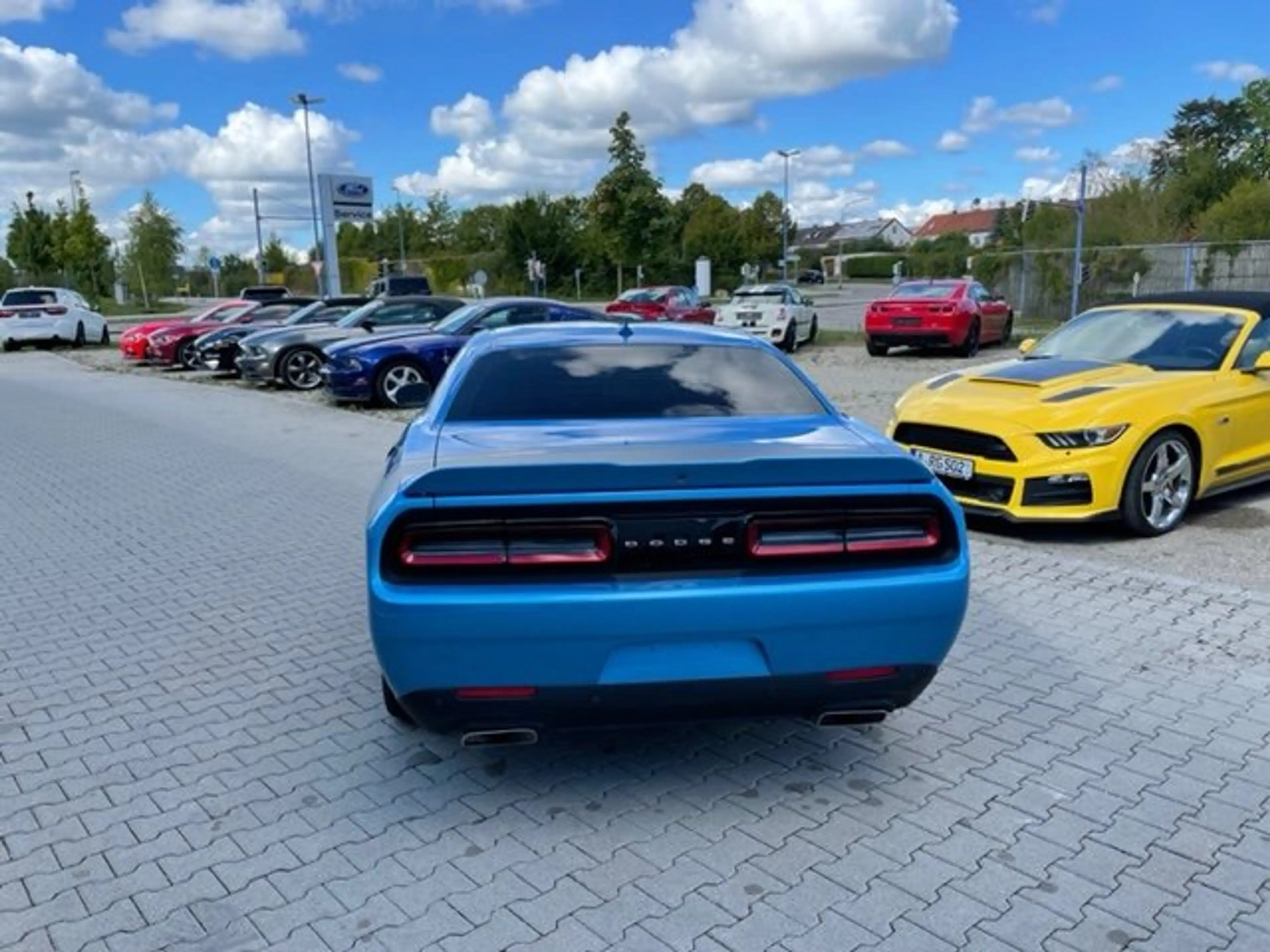 Dodge Challenger 5.7L V8 mit Luxury +SRT Paket Schiebedach — photo 9