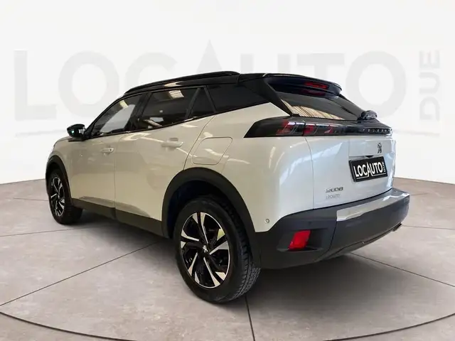 Peugeot 2008 view 5