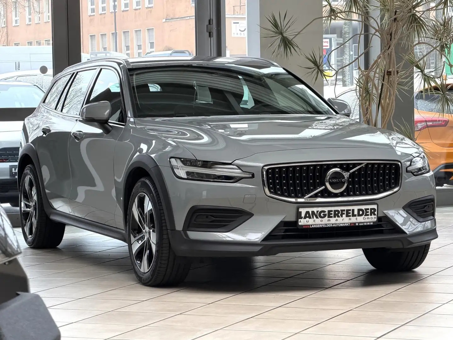 Volvo V60 Cross Country V60 Cross Country B4 AWD Plus*TPM*SHZ*RFK*DAB+* Grau - 1