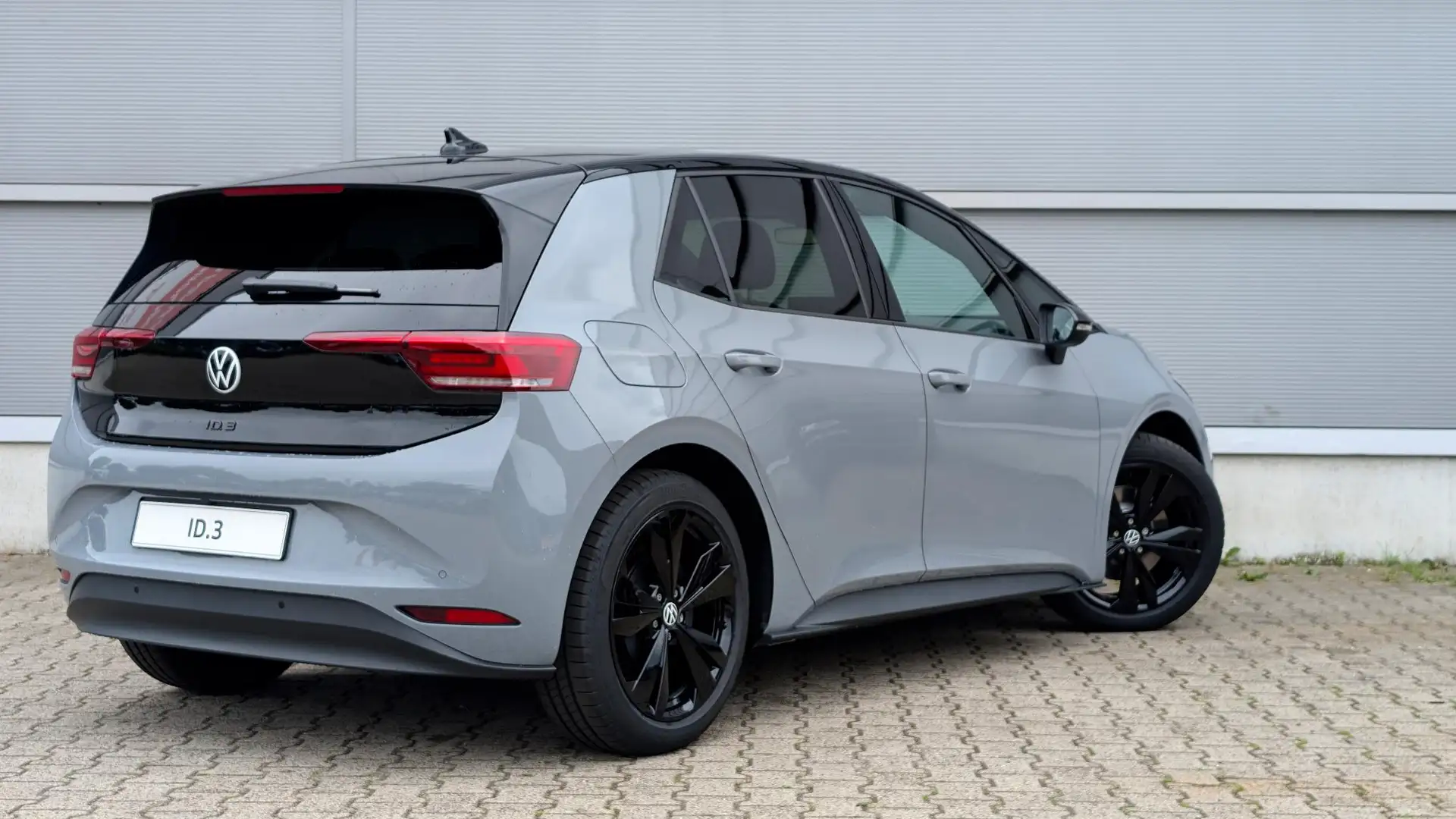 Volkswagen ID.3 170pk Limited Edition 52 kWh | Trekhaak Grijs - 2