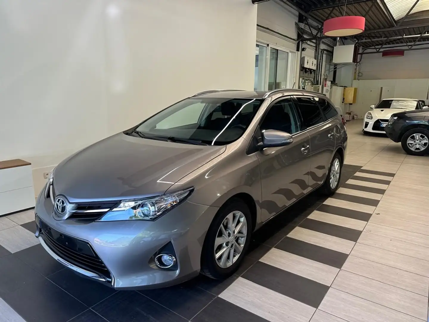 Toyota Auris TOYOTA AURIS BREAK BENZINE 1.3 Сірий - 1