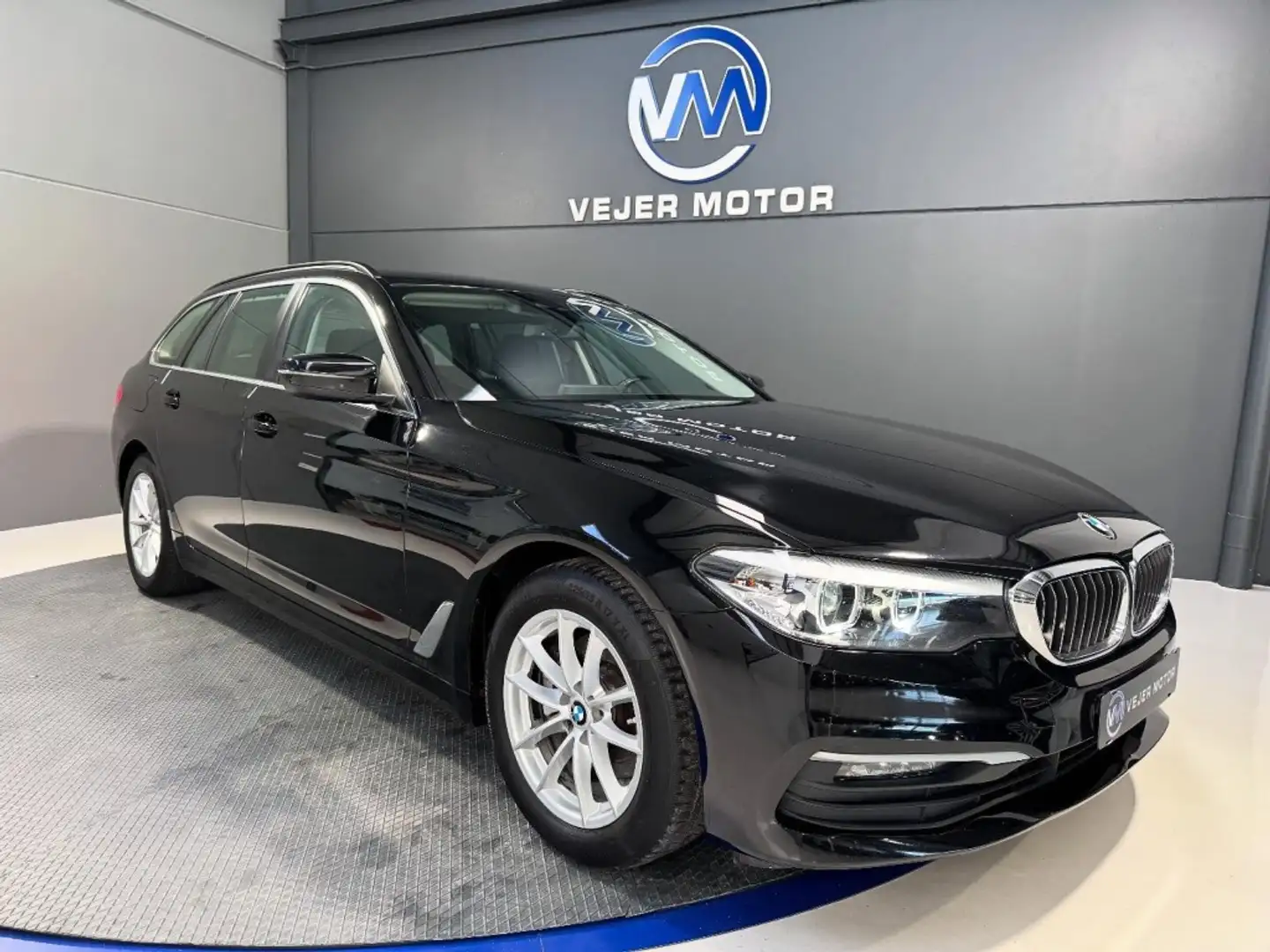 BMW 520 Familiar Automático de Puertas Noir - 1