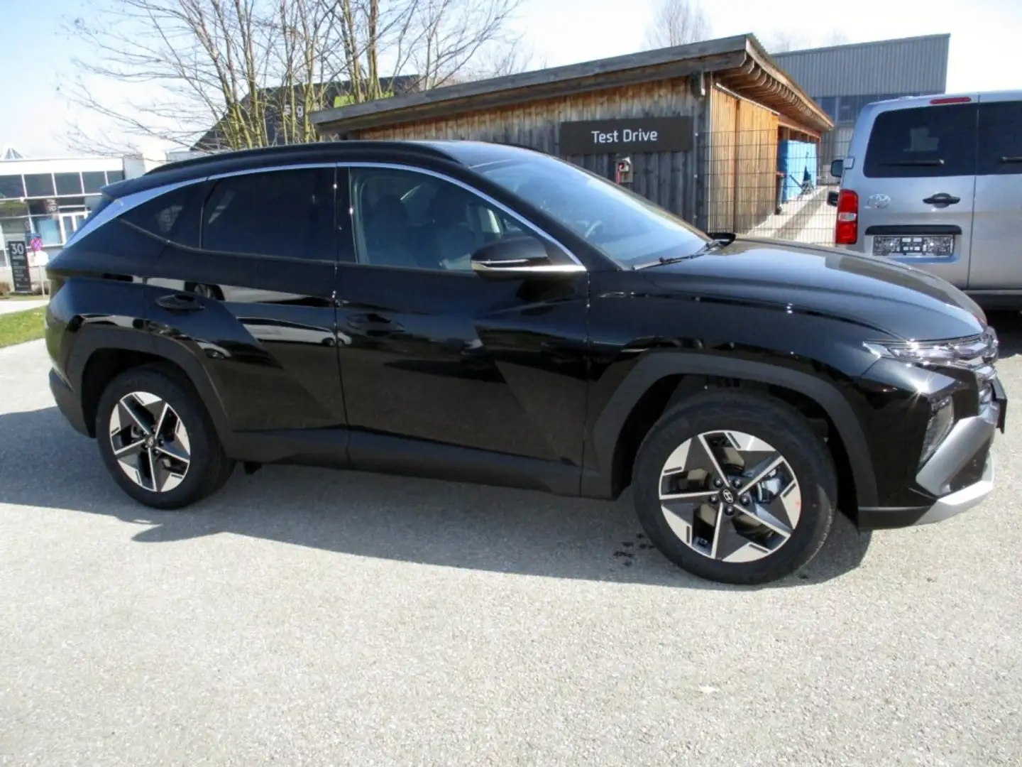 Hyundai TUCSON NX4 GO 1,6 T-GDi HEV 2WD AT t6hg1 Schwarz - 2