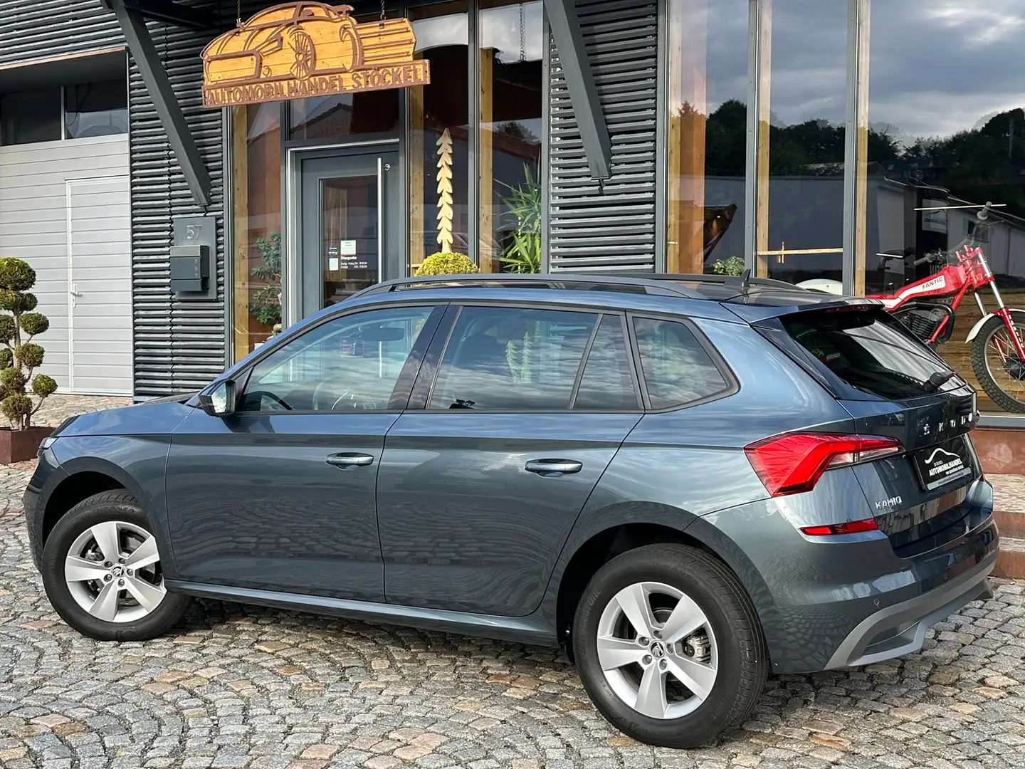 Skoda Kamiq 1.0 TSI Ambition +LED+FSHZG+CAM+SHZG+ALU+GARANTIE+ Grau - 2