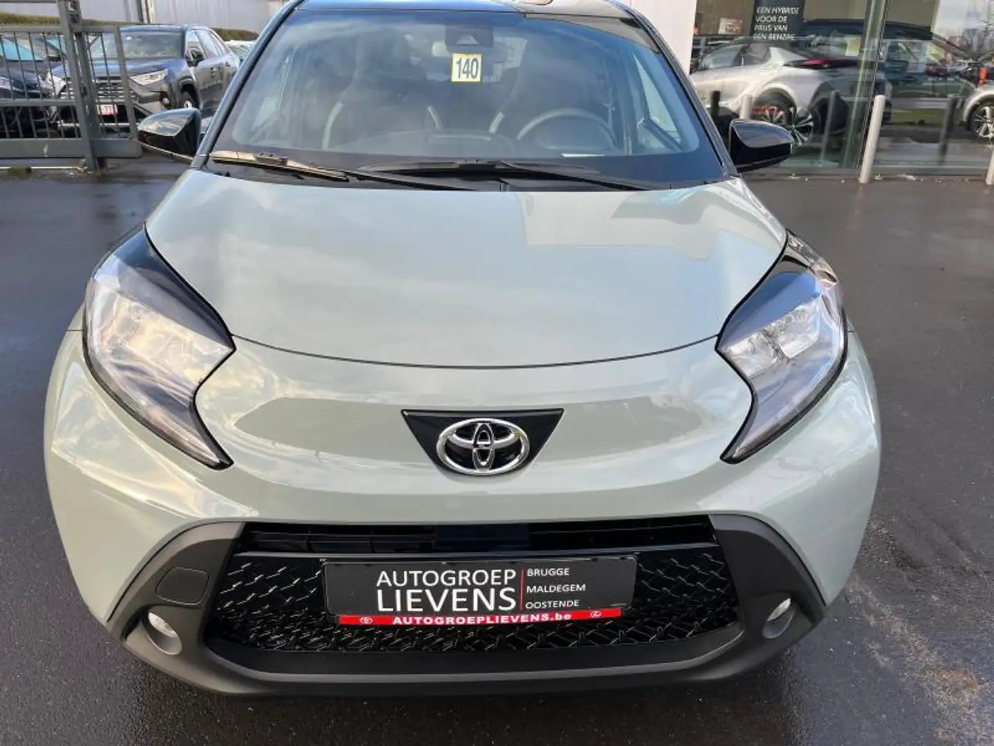 Toyota Aygo X PULSE 1.0 BENZ MT Verde - 2