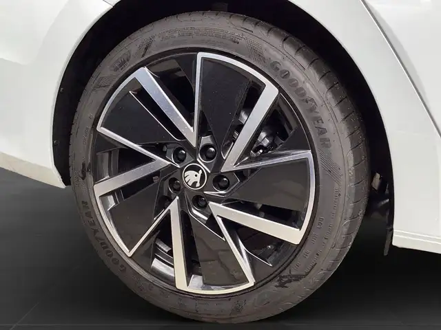 Skoda Octavia view 7