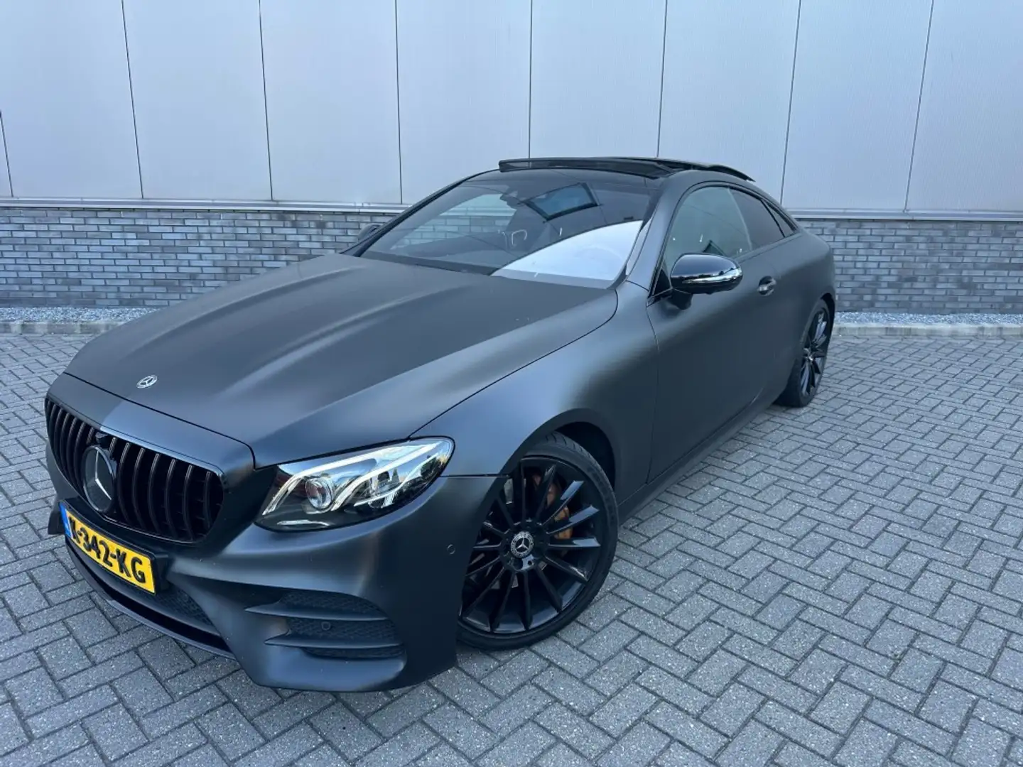 Mercedes-Benz 300 E300 Coupe+Pano dak en Gewrapt Grijs - 2