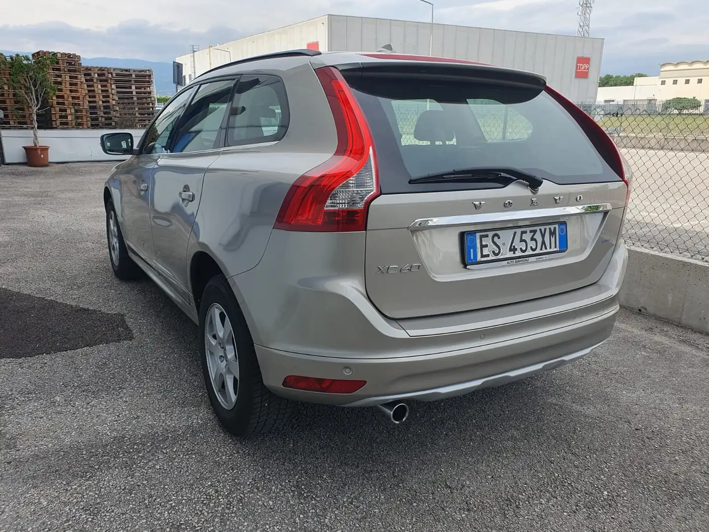 Volvo XC60 XC60 I 2013 2.0 d3 Momentum 136cv geartronic Bej - 2