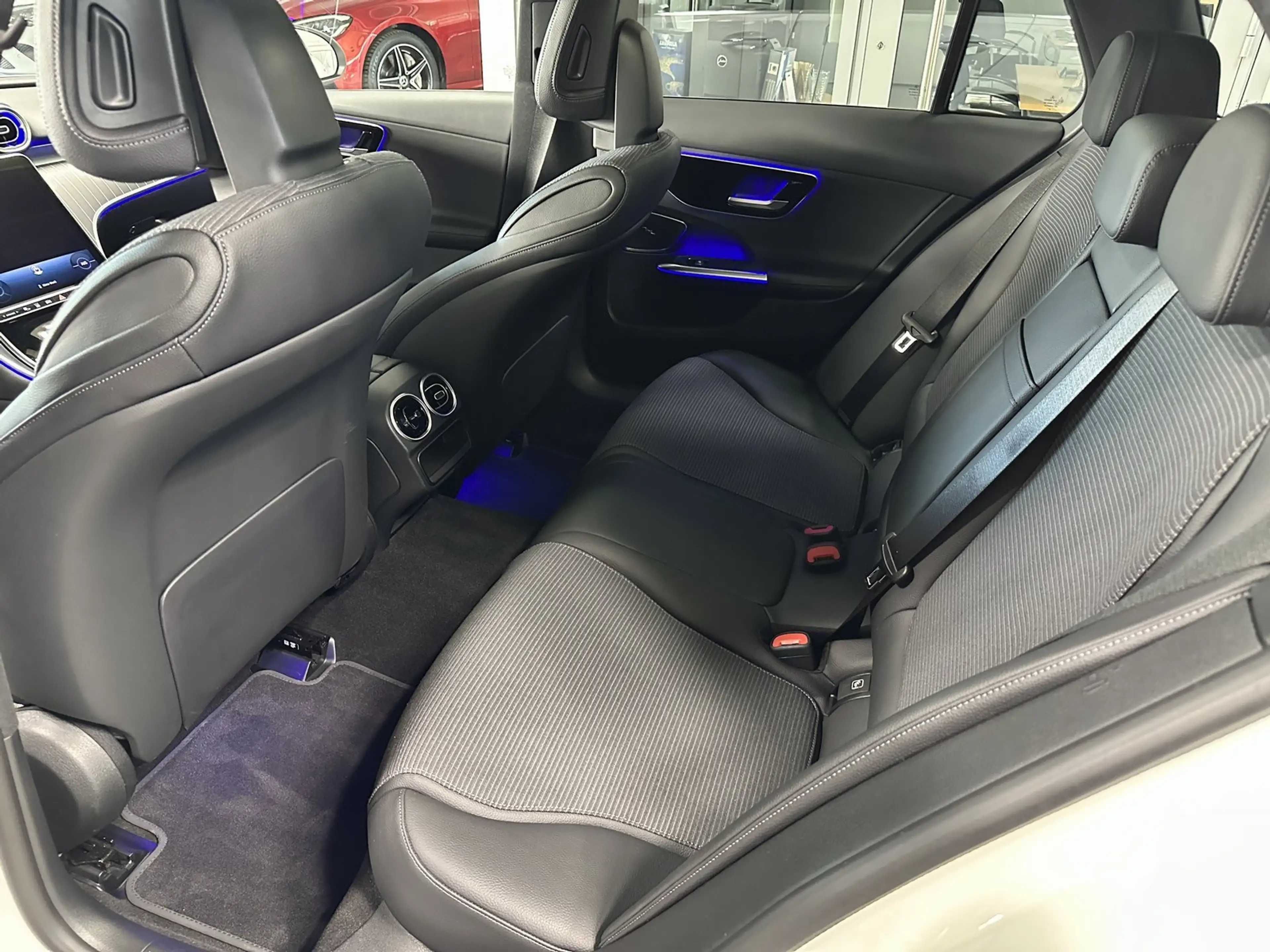 Mercedes-Benz C 220 d T Avantg. DISTRONIC DIG.LIGHT+PANO+MEMORY — photo 11