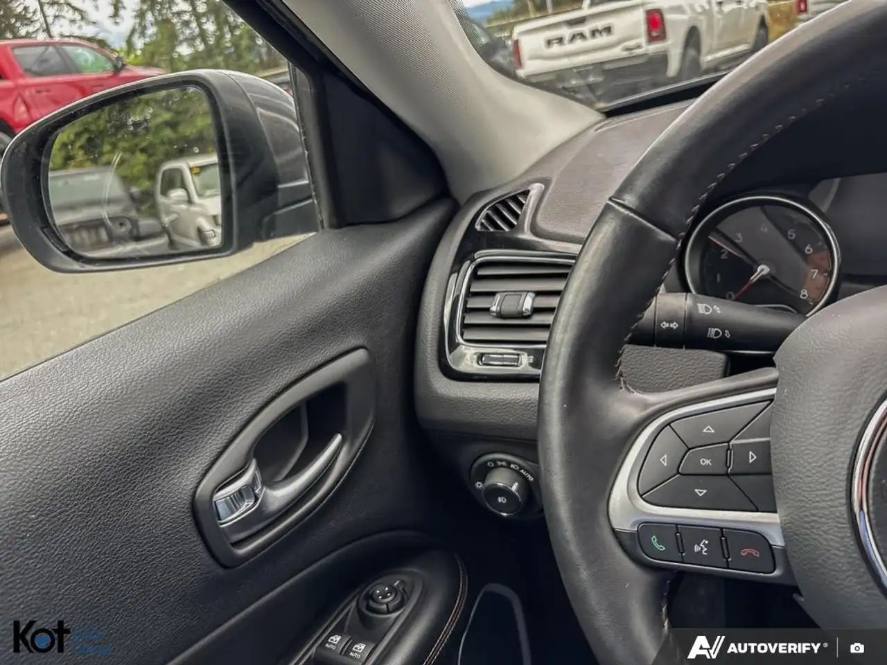 Jeep Compass photo Jeep Compass