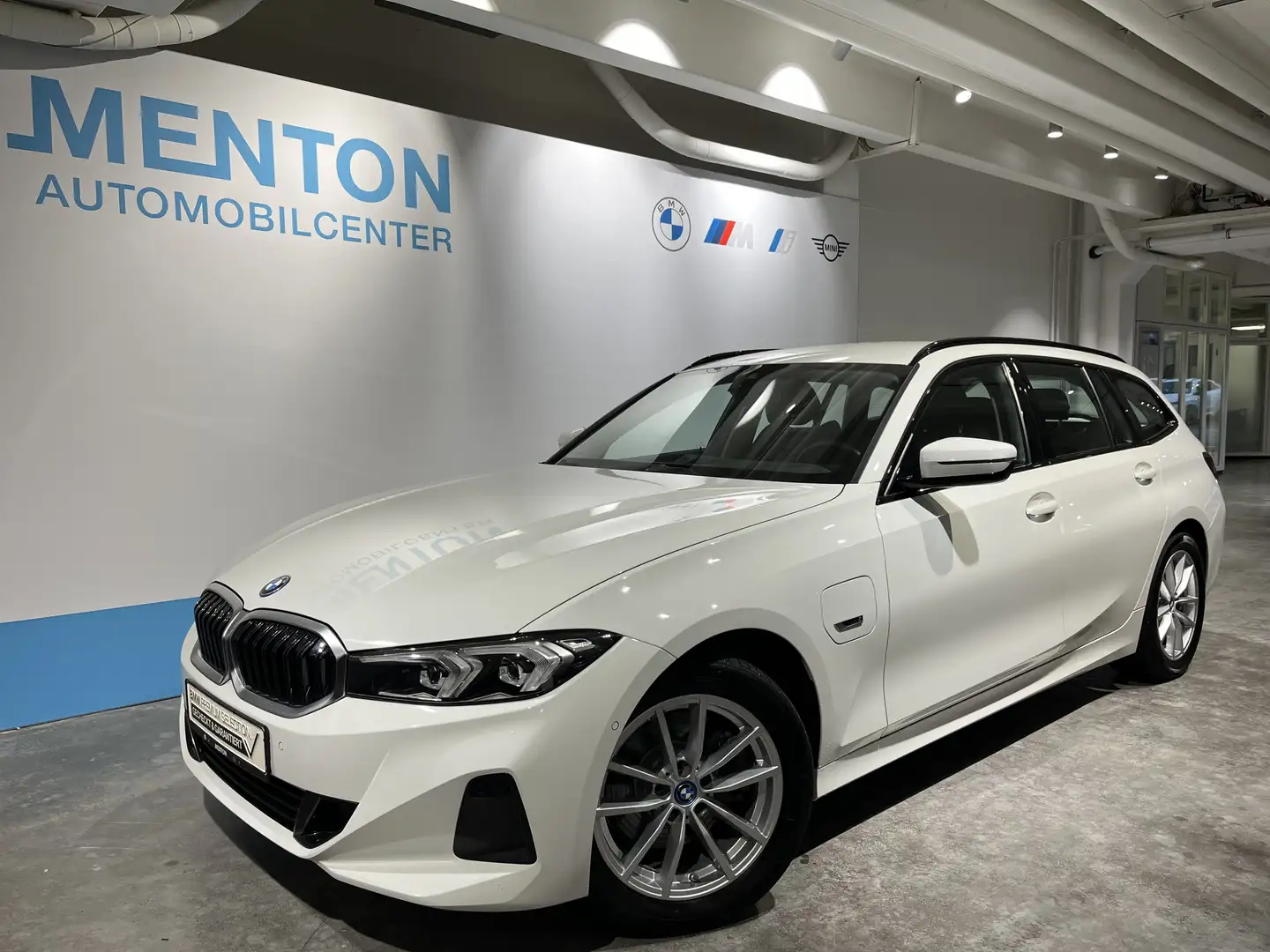 BMW 320 e RFK/Sportsitze/LCProf/DAB Weiß - 1