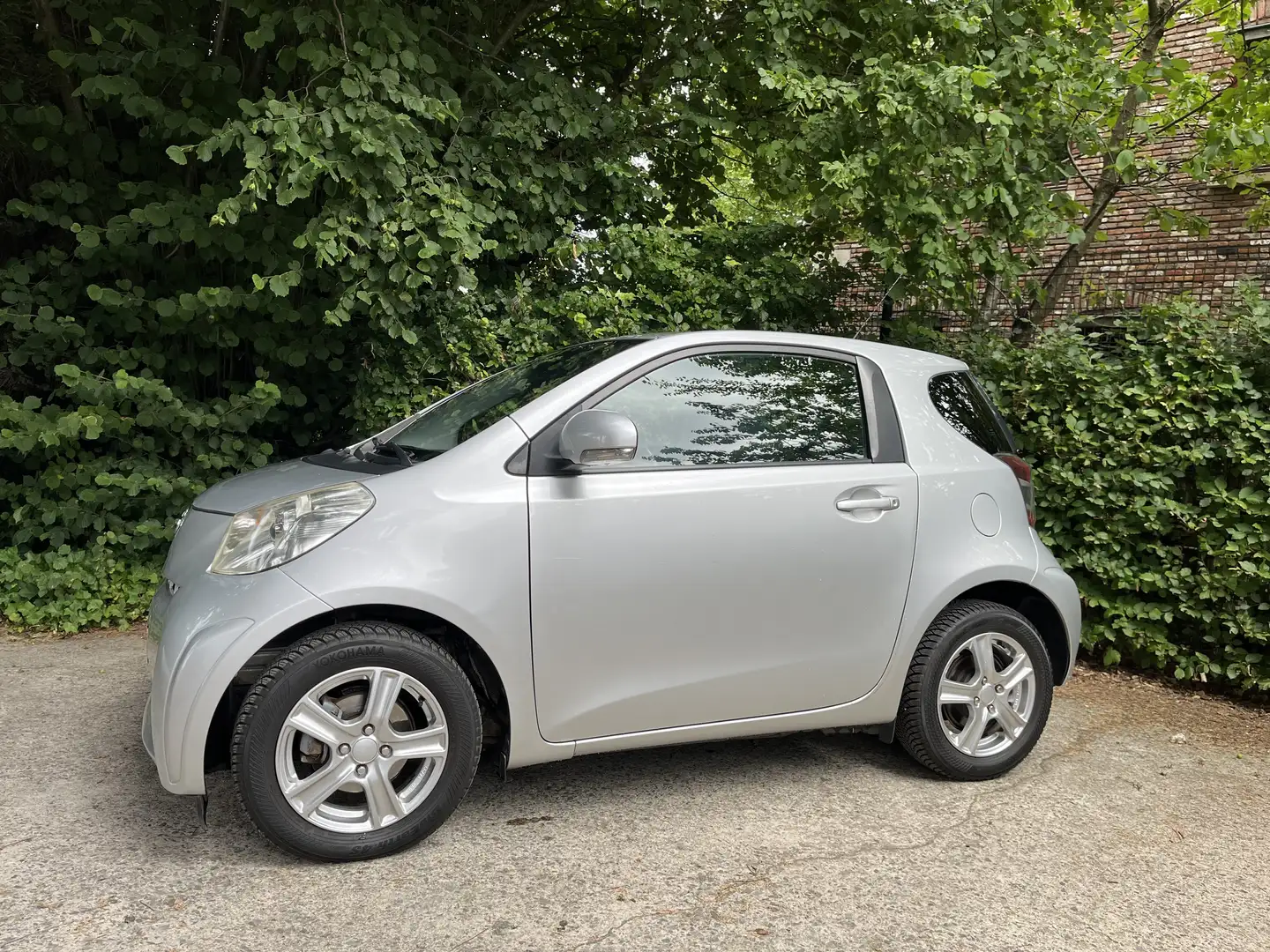 Toyota iQ 1.0i VVT-i Sol - 1