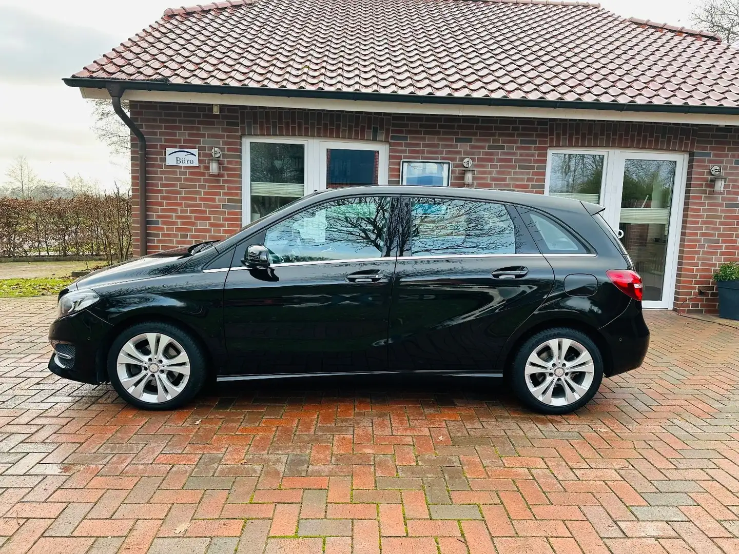 Mercedes-Benz B 180 Urban Autom.!!! Schwarz - 2