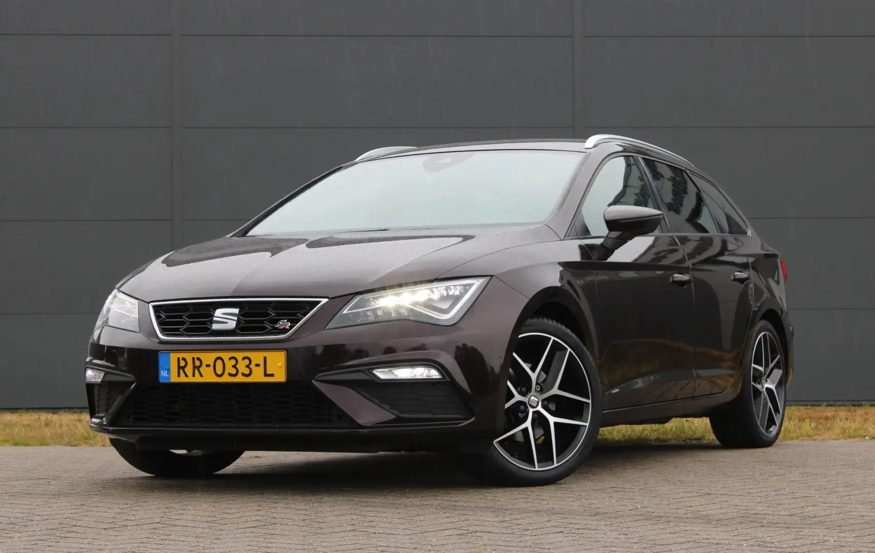 SEAT Leon ST 1.4 EcoTSI FR BusinessIntense Automaat Trekhaak Mauve - 2