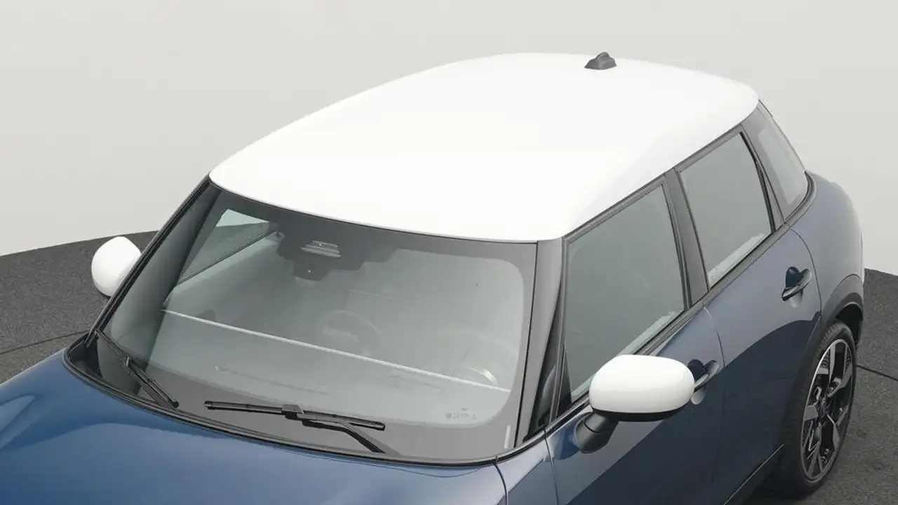 MINI Cooper C Favoured Trim 23