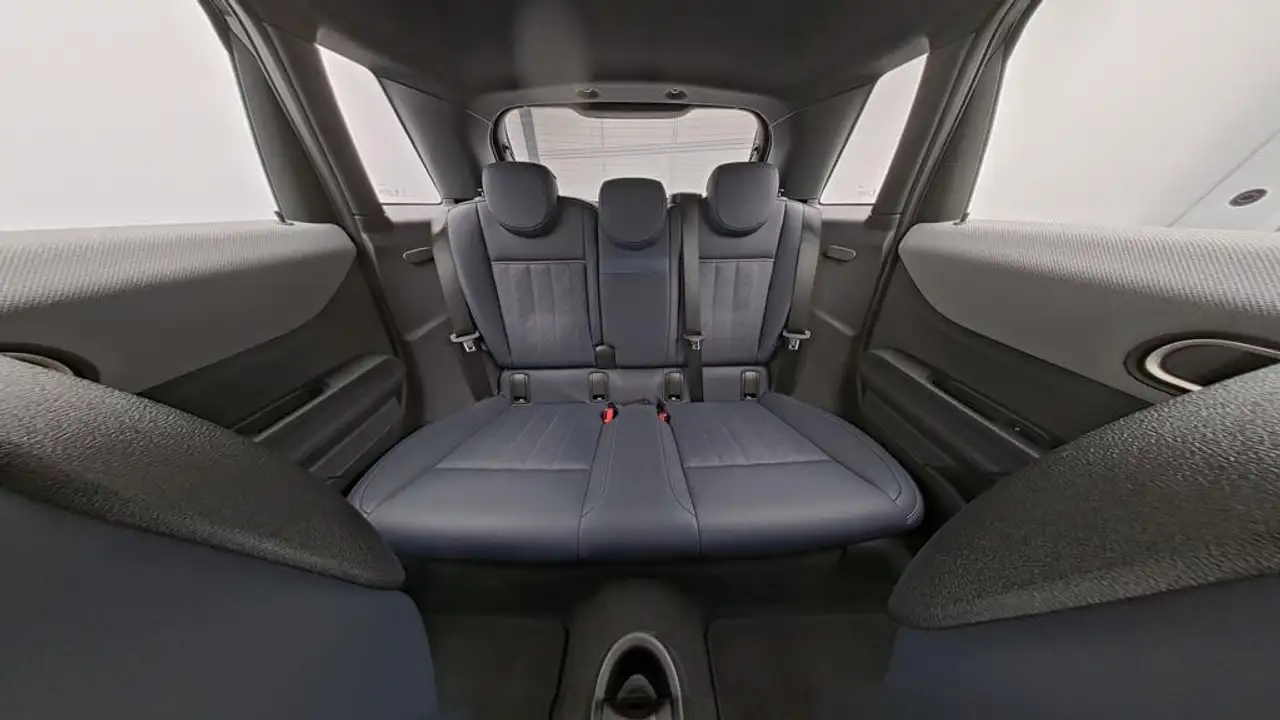 MINI Cooper C Favoured Trim 26